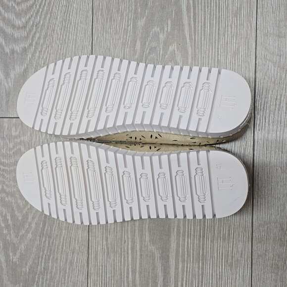 NEW Ilse Jacobsen Tulip Perforated Slip On Sneaker Women Sz 41 Metallic US 10.5 - Picture 5 of 9